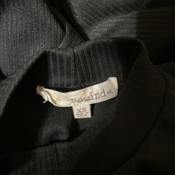 BLACK DRESS WITH CUTOUT ON TOP - Picture 2 of 2